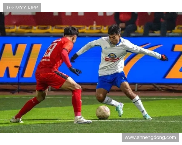 与足球明星零距离对视的精彩瞬间视频合集